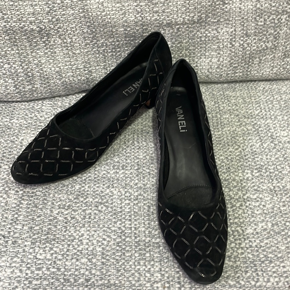 VANELI - 7N - Unique Black Suede Pumps w/silver chain actually woven into them.